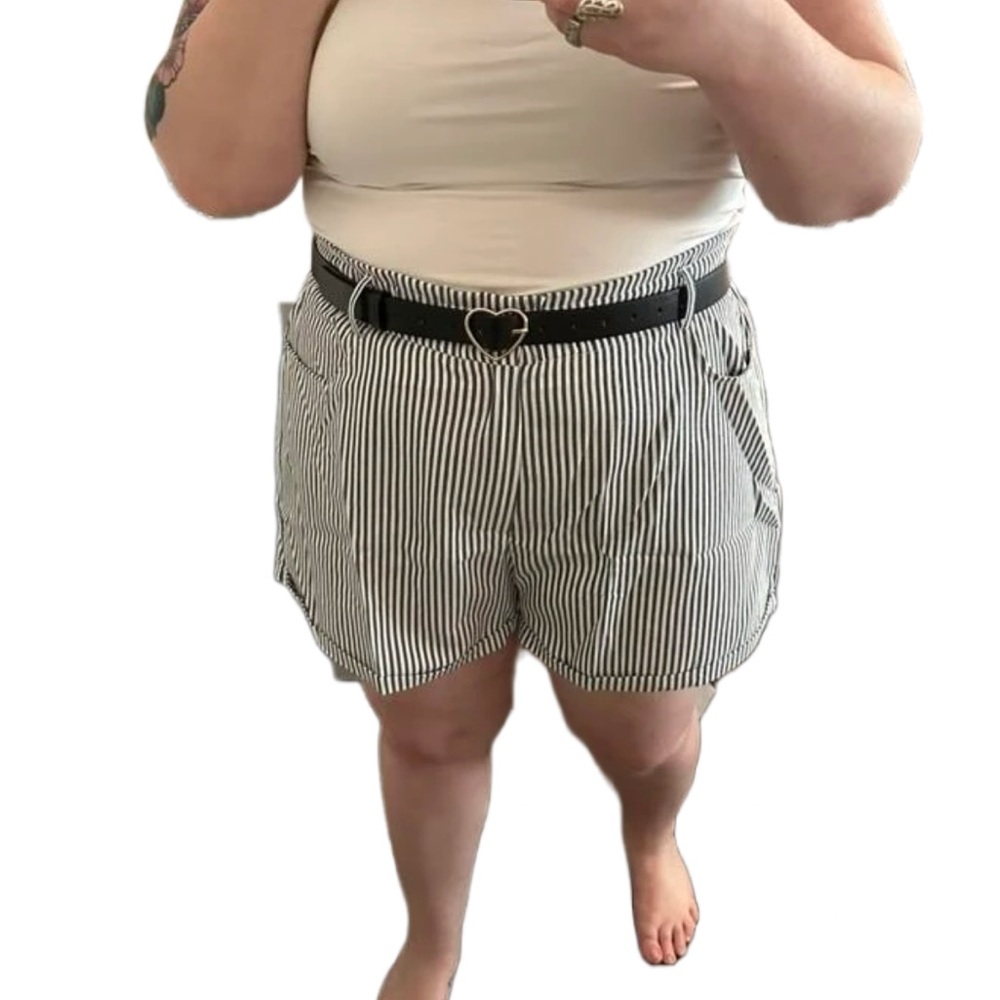 🦓 PLUS Stripe Shorts 🦓 - Picture 4 of 4